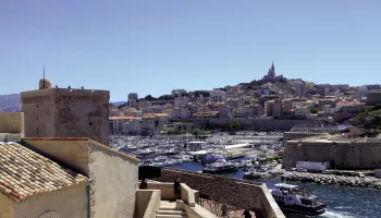 Marseille, Notre-dame de la Garde et le Vieux-Port depuis le Fort-Saint-Jean