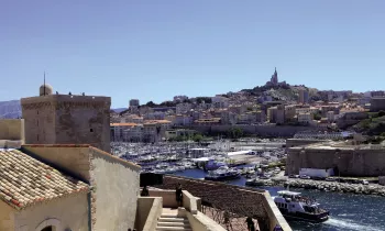 Marseille, Notre-dame de la Garde et le Vieux-Port depuis le Fort-Saint-Jean