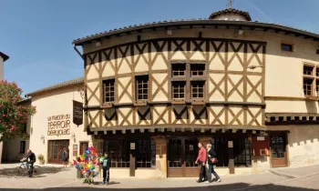 Façade colombages La maison du terroir beaujolais