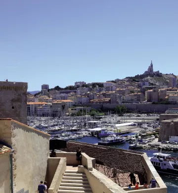 Marseille, Notre-dame de la Garde et le Vieux-Port depuis le Fort-Saint-Jean