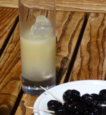 pastis drinking