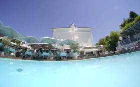 vue piscine © libre de droit