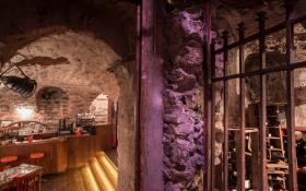 Bouchon Les Lyonnais - Cave à vin © Laura GRAND