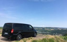 Minivan dans le vignoble de Condrieu et Côte-Rôtie © DR Rhône trip