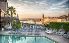 Piscine © DR Olivier Alzine Novotel Marseille Vieux Port