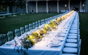 Reception mariage extérieur nuit © Château La Coste