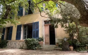 Façade sud de l'atelier des Lauves © Office de Tourisme d'Aix-en-Provence