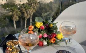 Service en terrasse © Hôtel Sofitel Marseille Vieux-Port Marseille