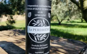 Huile d'olives et Spiruline © EARL La Perdrerie