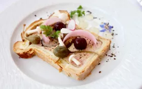 @Rouge&Blanc/MichelJoly