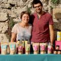 La Belle Noix, Dorothée et Ludovic devant leurs produits