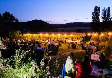 repas dans le jardin de Peylong