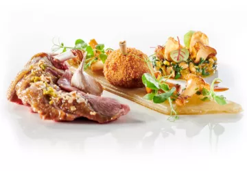 Pigeon rôti, cuisses en cromesqui, côte de blette