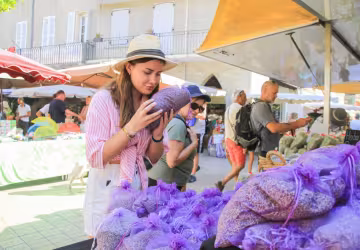 Marché nyonsais du jeudi_Nyons