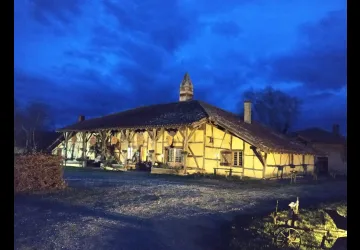 à la tombée de la nuit