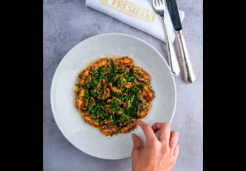 Grenouilles simplement sautées au beurre et fines herbes