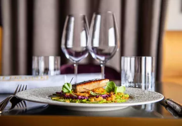 Carpaccio choux fleur tricolore, foie gras poêlé vinaigrette balsamique