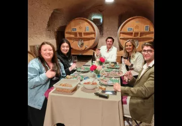 Repas dans le chai de vieillissement