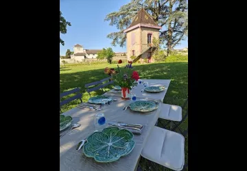 Repas dans le clos des Bachelards