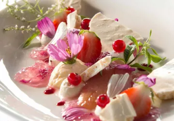 Restaurant_Le_Pre_Gourmand_dessert-pêche-pochée-infusion-de-verveine