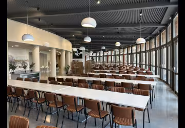 Salle du restaurant Aux Plateaux du Razal