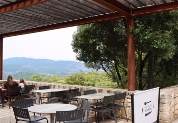 Terrasse du restaurant Aux Plateaux du Razal