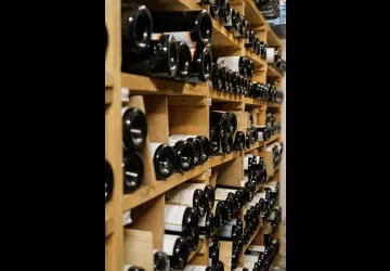 Hostellerie-de-Levernois_Wine-cellar_2 ©Hostellerie de Levernois