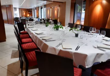 grande table de 10 à 18/20 perosnnes