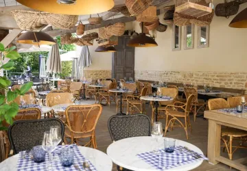 Hostellerie-de-Levernois_Restaurant-Bistrot-du-Bord-de-l'Eau_4 ©Maison Kalos