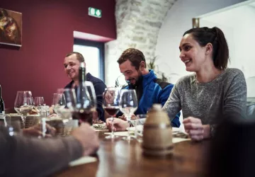 VG_BFC_©CHERRYSTONE_041119_TABLE_PAULINE_043